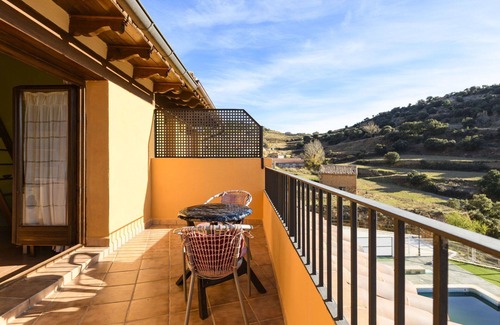 Olocau del Rey Villa | Acogedor apartamento en villa para 2 personas con WIFI, TV, balcón y mascotas permitida