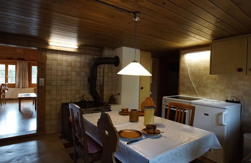 Boltigen Apartamento | Precioso apartamento para 5 personas con WIFI y balcón