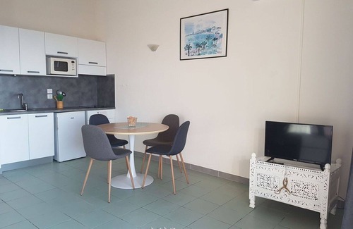 Figarella Apartamento | Acogedor apartamento para 4 personas con A/C, WIFI, piscina, TV, terraza y aparcamiento