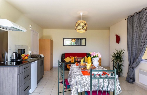 Plougonvelin Apartamento | Bonito apartamento para 2 personas con WIFI, TV, patio, mascotas permitida y aparcamiento