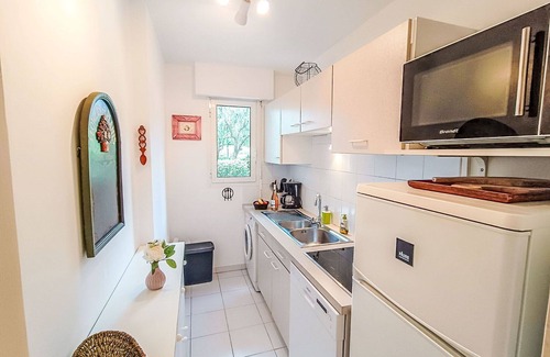 Valescure Apartamento | Hermoso apartamento para 2 personas con WIFI, piscina, TV, terraza y aparcamiento