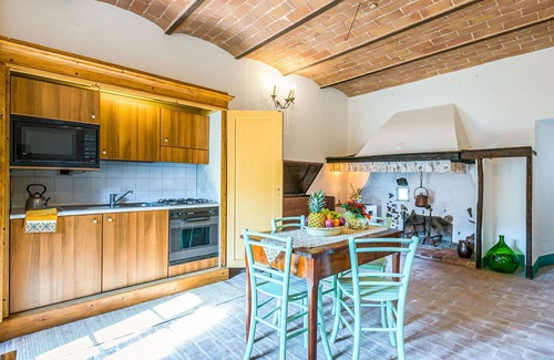 Stigliano Apartamento | Hermoso apartamento con WIFI, TV, patio, mascotas permitida, vista panorámica y aparcamiento