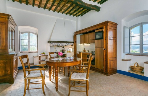 Stigliano Apartamento | Hermoso apartamento con WIFI, TV, patio, mascotas permitida, vista panorámica y aparcamiento