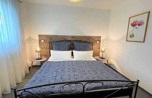 Ueberlingen Apartamento | Cosy apartment for 2 guests with WIFI, TV, terrace and parking