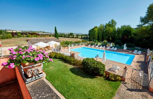 San Brizio Apartamento | Hermoso apartamento para 2 personas con WIFI, piscina, TV, balcón y aparcamiento, cerca de Spoleto