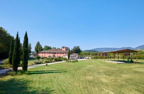 San Brizio Apartamento | Hermoso apartamento para 2 personas con WIFI, piscina, TV, balcón y aparcamiento, cerca de Spoleto