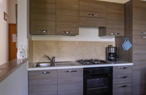 Magugnago Apartamento | Precioso apartamento para 3 personas con A/C, piscina, WIFI, TV, balcón y aparcamiento