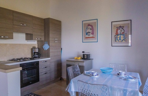 Magugnago Apartamento | Precioso apartamento para 3 personas con A/C, piscina, WIFI, TV, balcón y aparcamiento