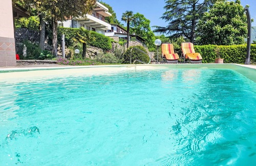 Besazio Apartamento | Hermoso apartamento con WIFI, piscina privada, TV, patio, vista panorámica y aparcamiento