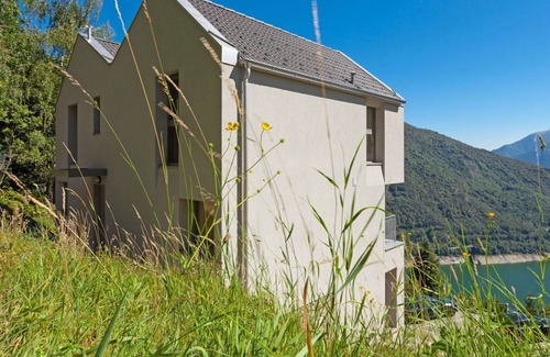 Mergoscia Apartamento | Hermoso apartamento con WIFI, TV, patio, mascotas permitida, vista panorámica y aparcamiento