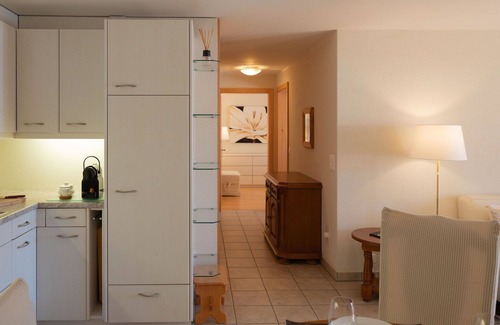 Saanenmoeser Apartamento | Hermoso apartamento para 4 personas con WIFI, TV, balcón y mascotas permitida