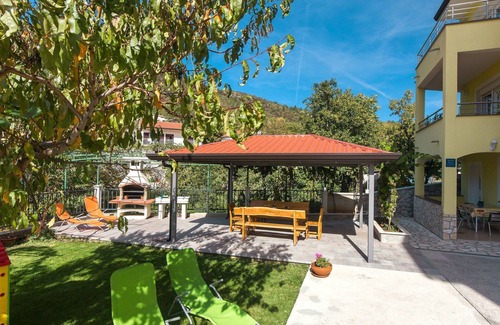 Martina Apartamento | Hermoso apartamento para 4 personas con A/C, WIFI, TV, terraza y aparcamiento