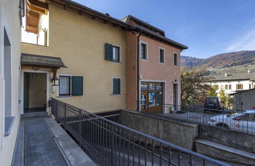 Bormio Apartamento | Cosy apartment for 5 guests with WIFI, hot tub, TV, balcony and pets allowed