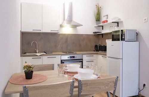 Jachymov Apartamento | Precioso apartamento para 5 personas con WIFI, TV, terraza, mascotas permitida y aparcamiento
