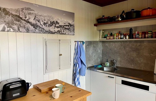 Adelboden Apartamento | Bonito apartamento para 6 personas con WIFI, TV y balcón