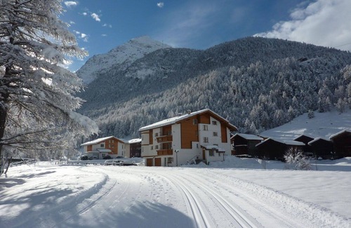 Saas Grund Apartamento | Bonito apartamento para 6 personas con WIFI, balcón y mascotas permitida