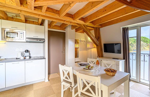 Baden Apartamento | Acogedor apartamento para 6 personas con piscina, WIFI, TV, vista panorámica y aparcamiento
