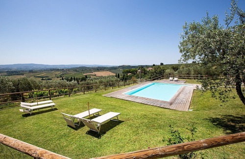 Poggibonsi Apartamento | Hermoso apartamento con piscina, A/C, WIFI, vista panorámica y aparcamiento, cerca de San Gimignano