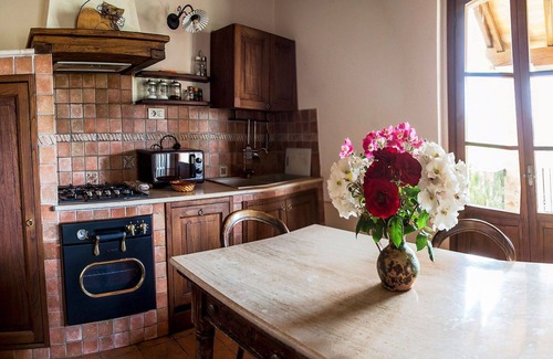 Allerona Apartamento | Bonito apartamento con piscina, WIFI, TV, patio, mascotas permitida, vista panorámica, aparcamiento