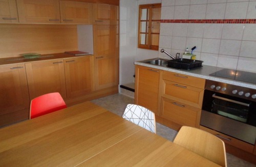 Sedrun Apartamento | Precioso apartamento para 7 personas con TV, balcón y aparcamiento