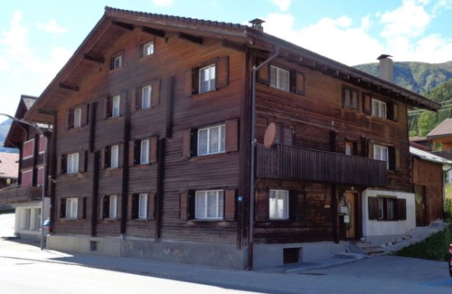 Sedrun Apartamento | Precioso apartamento para 7 personas con TV, balcón y aparcamiento