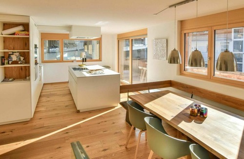 Ernen Apartamento | Hermoso apartamento para 8 personas con WIFI, TV y balcón