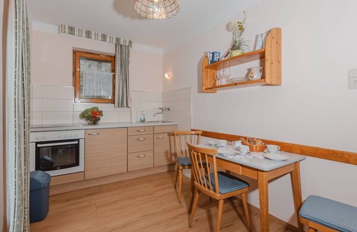 Bad Gastein Apartamento | Acogedor apartamento para 7 personas con WIFI, TV, balcón, mascotas permitida y aparcamiento