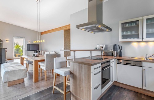 Sankt Urban Apartamento | Bonito apartamento para 6 personas con WIFI, TV, balcón, mascotas permitida y aparcamiento