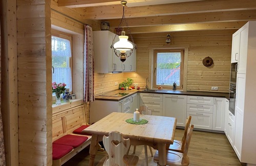 Oberkreuzberg Casa | Precioso apartamento en villa con piscina, WIFI, bañera de hidromasaje, TV, patio y aparcamiento