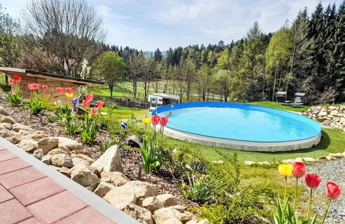 Oberkreuzberg Casa | Precioso apartamento en villa con piscina, WIFI, bañera de hidromasaje, TV, patio y aparcamiento