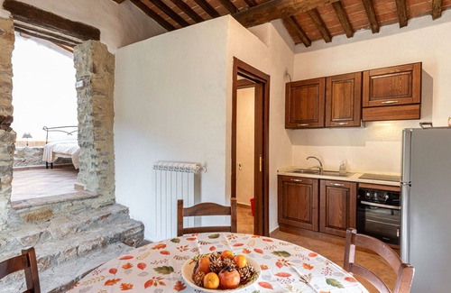 Arcidosso Casa | Bonito apartamento en villa para 2 personas con patio, mascotas permitida y aparcamiento