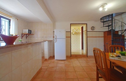 Mem Moniz Casa | Hermoso apartamento en villa con WIFI, piscina, A/C, TV, terraza, vista panorámica y aparcamiento
