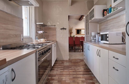 Sigonce Villa | Acogedor apartamento en villa con piscina, WIFI, TV, patio, vista panorámica, aparcamiento