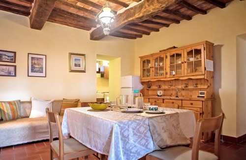 Paciano Villa | Hermoso apartamento en villa con WIFI, piscina, TV, terraza, mascotas permitida y aparcamiento