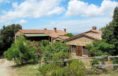 Paciano Villa | Acogedor apartamento en villa con piscina, WIFI, TV, terraza, mascotas permitida y aparcamiento