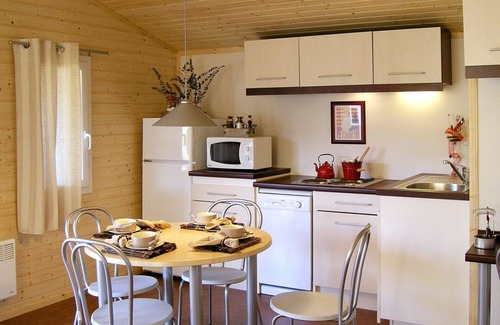 Beynat Casa | Precioso apartamento en villa para 6 personas con WIFI, piscina, TV, terraza y mascotas permitida