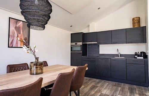 Schaarsbergen Casa | Hermoso apartamento en villa para 6 personas con WIFI, piscina, TV, terraza y aparcamiento