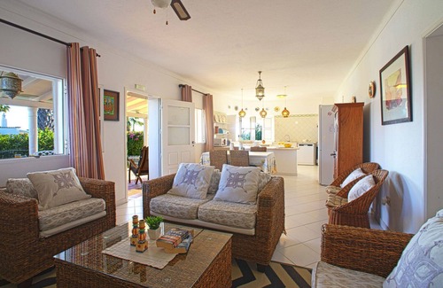 Tavira Casa | Acogedor apartamento en villa para 4 personas con WIFI, piscina, TV, terraza y aparcamiento