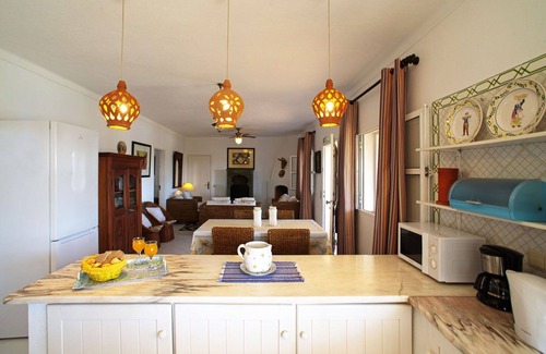 Tavira Casa | Acogedor apartamento en villa para 4 personas con WIFI, piscina, TV, terraza y aparcamiento
