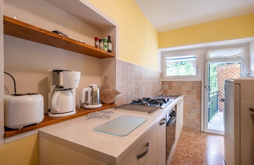 Cannero Riviera Apartamento | Cosy apartment for 5 people with WIFI, TV, patio, pets allowed and parking