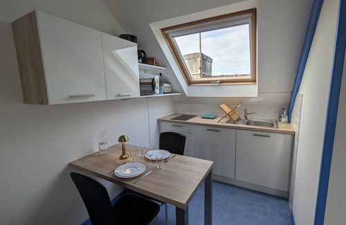 Cancale Apartamento | Cosy apartment - near footpath and town center - sea view - sleeps 3