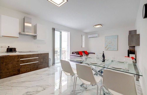 Swieqi Apartamento | Cosy Apartment Steps to St George's Bay