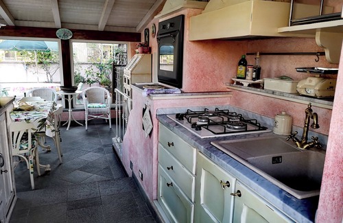 Centro Direzionale Apartamento | Cosy apartment with garden terrace, close to the central station and city center