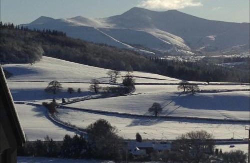 Battle Casa | Cosy Arts & Crafts Cottage with stunning views