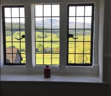 Battle Casa | Cosy Arts & Crafts Cottage with stunning views