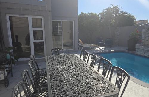 Sunset Beach Apartamento | Cosy at Cowrie