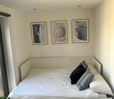 Vassall Cama Y Desayuno | Cosy bedroom in Luxury apartment