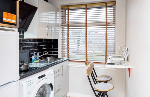 Little Hay Casa | Cosy Birmingham House With 3 Bedrooms