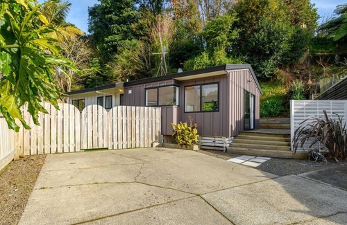 Tauranga Casa | "Cosy Board and Batten Home"