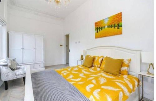 Ealing Apartamento | Cosy bright & large 4 bedroom Flat With parking